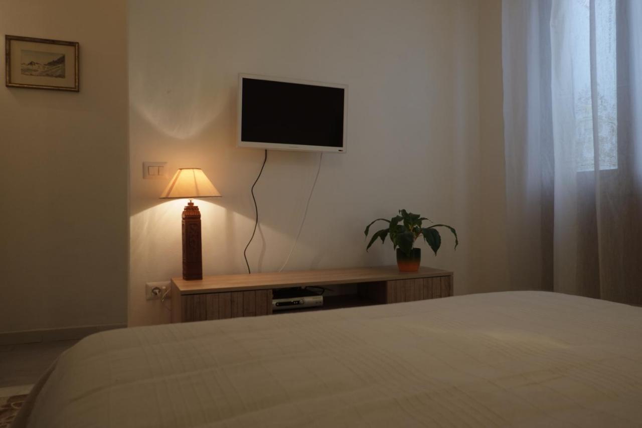 Villa Serra B&B Iun E6769 โอริสตาโน ภายนอก รูปภาพ